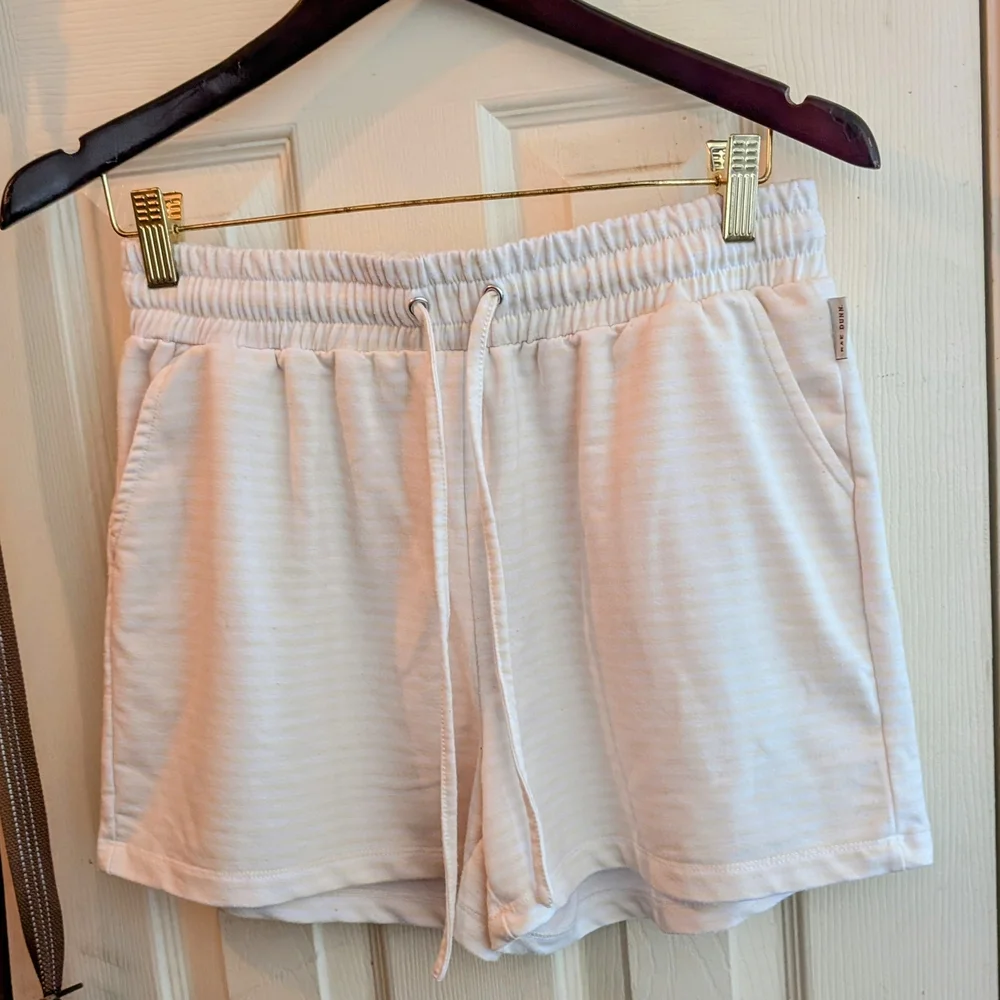 Rae Dunn Women's White Bumblebee Embroidered Shorts - Picture 1 of 2